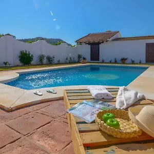 spacious-holiday-home-with-gorgeous-garden-near-malaga.1costadelsol.com/
